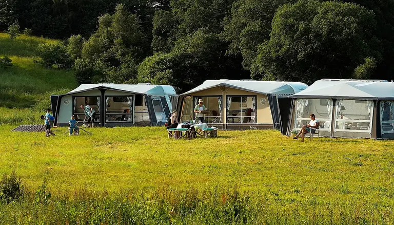 Urlaub und Camping auf dem Land. Die besten Höfe bieten viele Möglichkeiten.