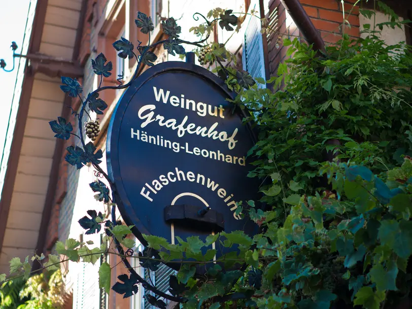 Weingut, Destellerie und Ferienwohnungen Grafenhof in Heuchelheim-Klingen