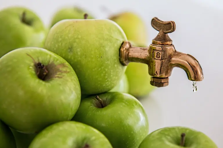 Frischer Apfelsaft vom Landwirt produziert und abgefüllt.