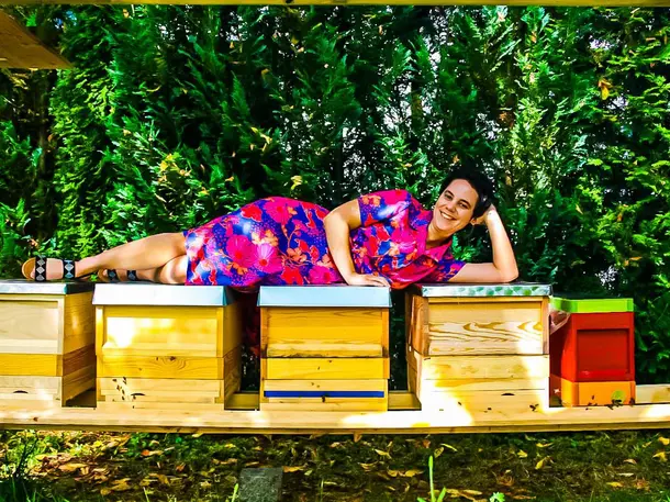 Beesbienen - Clarissas Bienen - Bienenpower für dein Zuhause – Unsere Bienenerzeugnisse online anfragen! 